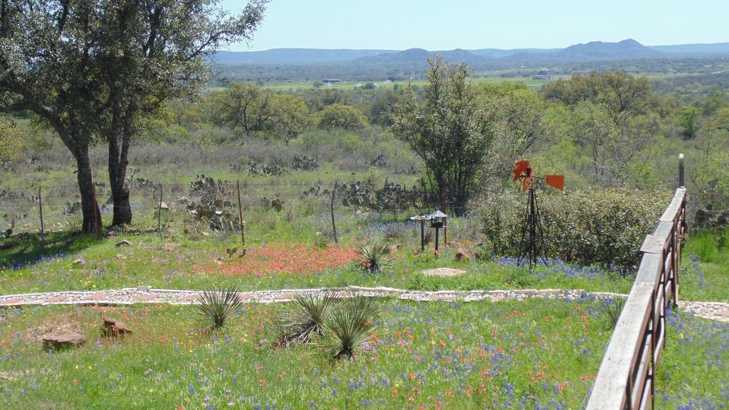 Texas T Bed And Breakfast Llano Экстерьер фото